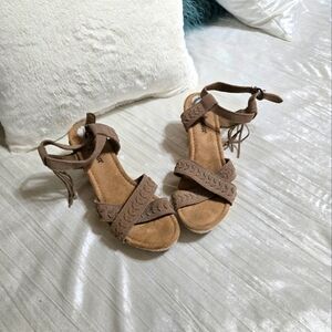 Women's Tan Sandals By Minitonka Size 8 Worn Once.
